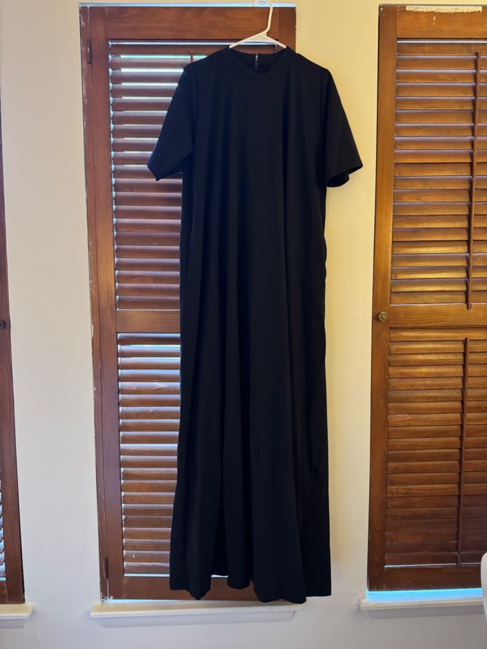 Black Short-Sleeve Maxi Dress - Minimalist Flowing Gown - Picture 6 of 8